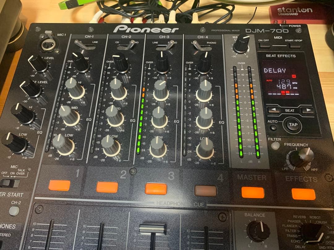Pioneer DJM-700 DJミキサー