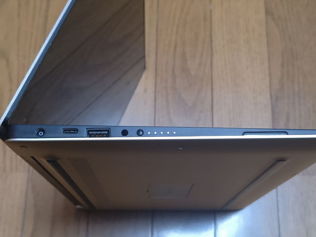 DELL XPS 9350 i7-6560U 8GB 4Kタッチパネル