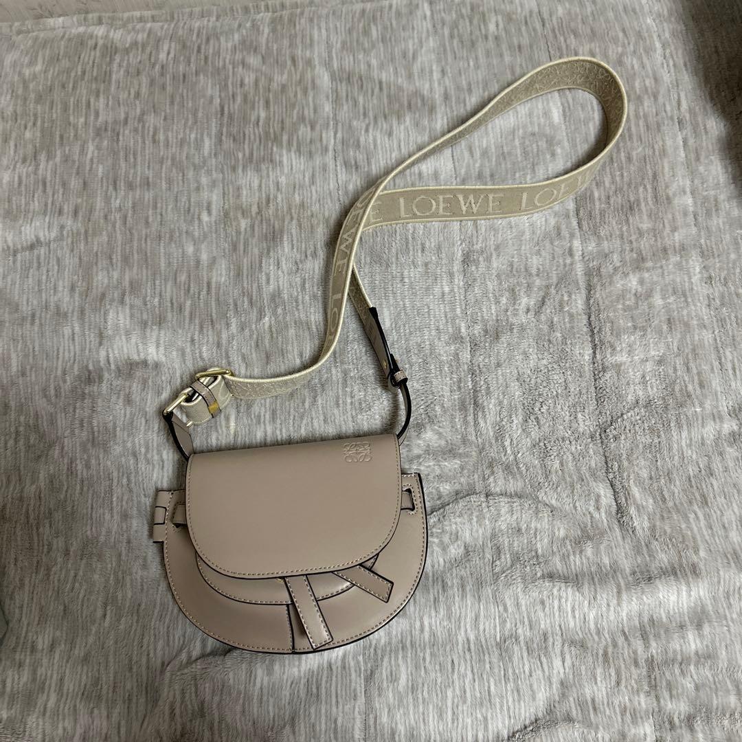 LOEWE ゲートショルダーバッグ ベージュ　スモール