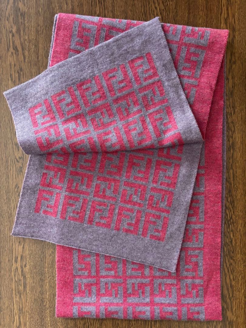 み*ん様 Fendi ロゴ マフラー ピンク グレー レディース