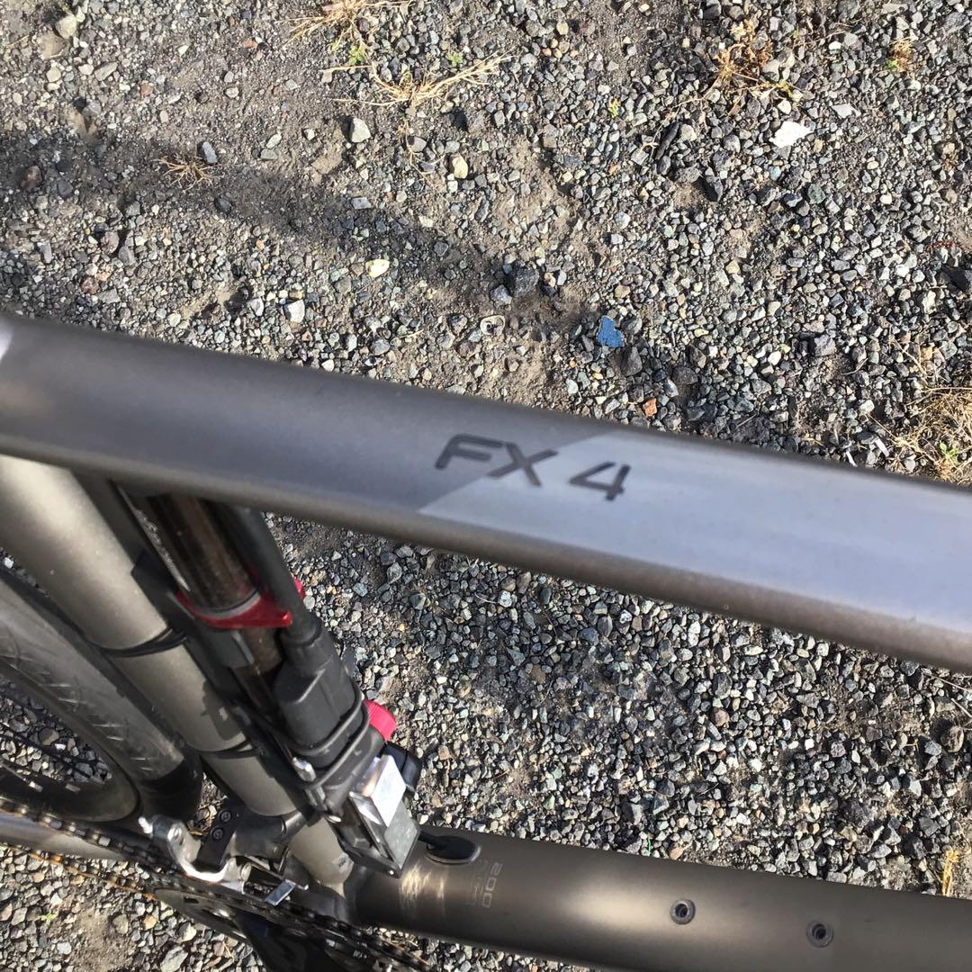 Trek FX 4 クロスバイク グレー