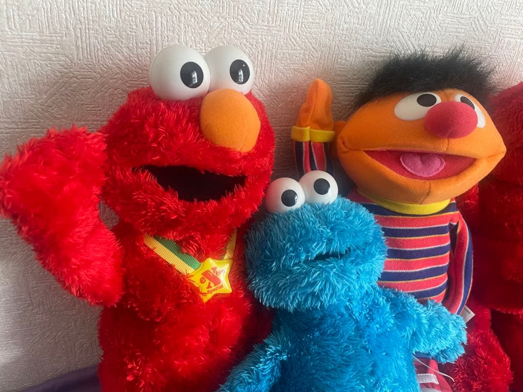セサミストリートくすぐりエルモクッキーモンスターアーニー男の子動くぬいぐるみ置物