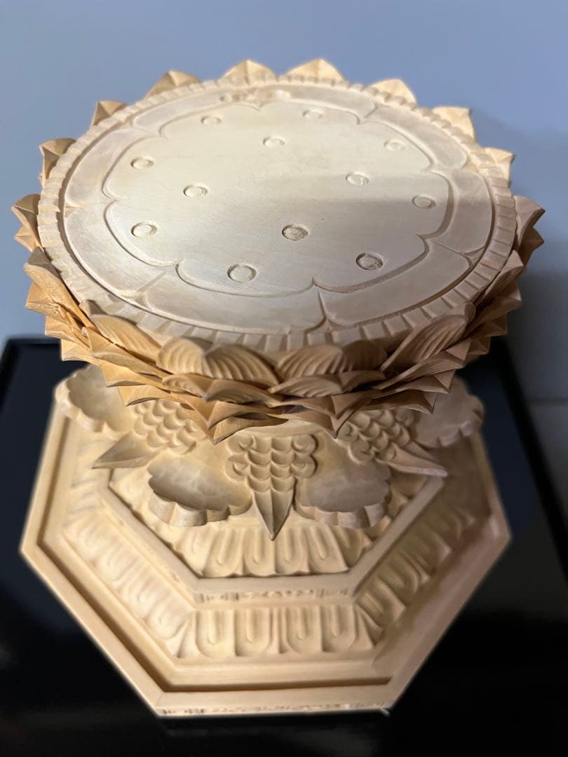 仏像　柘植　木彫　座釈迦　台座付　飛天光背　アクリルケース付き　18