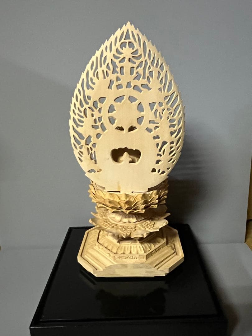 仏像　柘植　木彫　座釈迦　台座付　飛天光背　アクリルケース付き　18