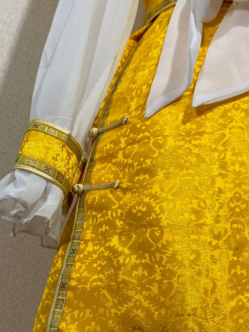 モンゴルの民族衣装　馬頭琴　モリンホール　モンゴルデール　VIVANT デール