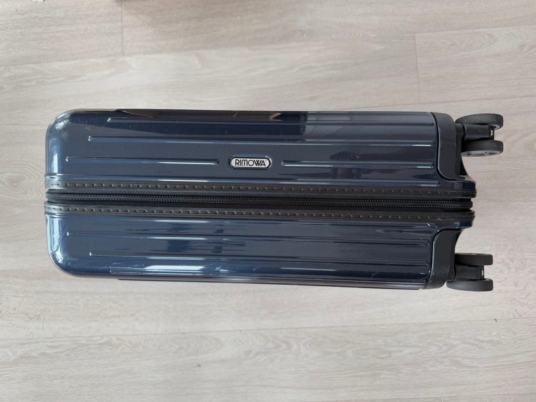 人気モデル　リモワ サルサエアー 33〜34L 4輪 機内持ち込み可能　正規品