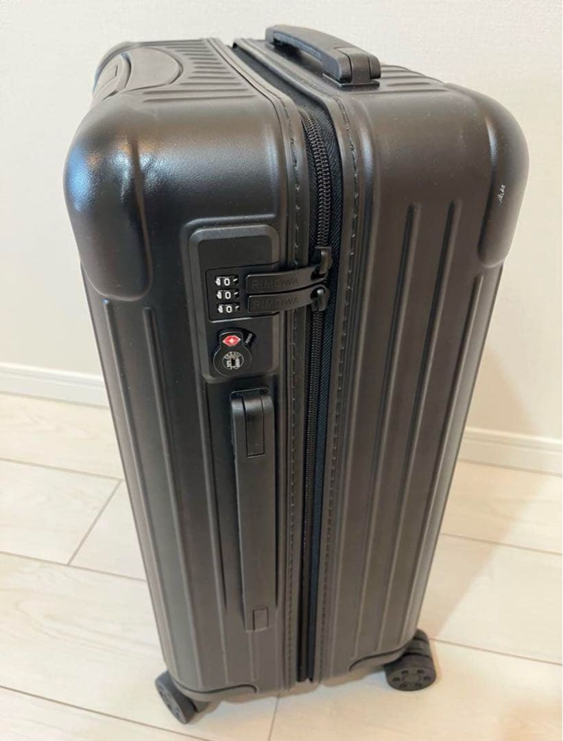 【使用僅か美品】RIMOWA Essential S 36L ブラック