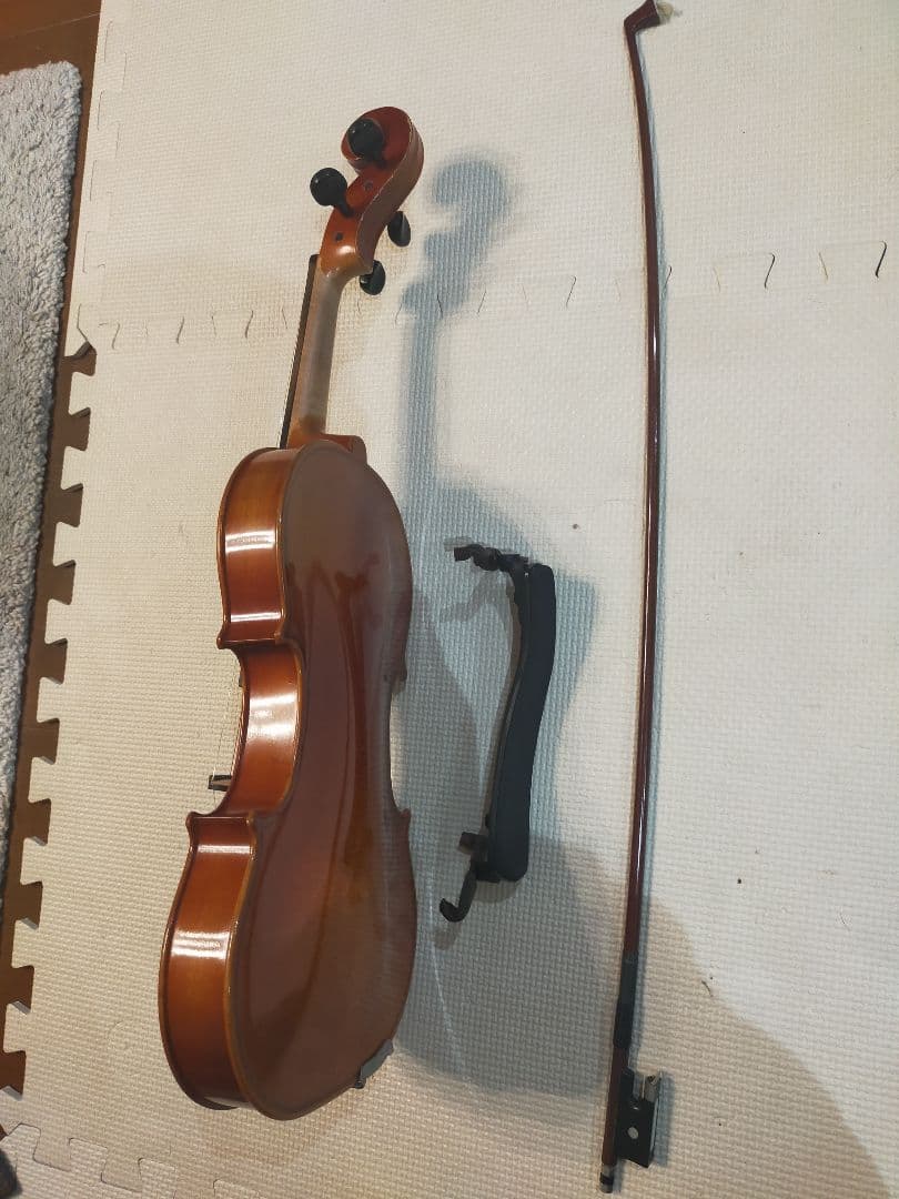 スズキSUZUKIバイオリンNO200.Size4/4.肩当て付き