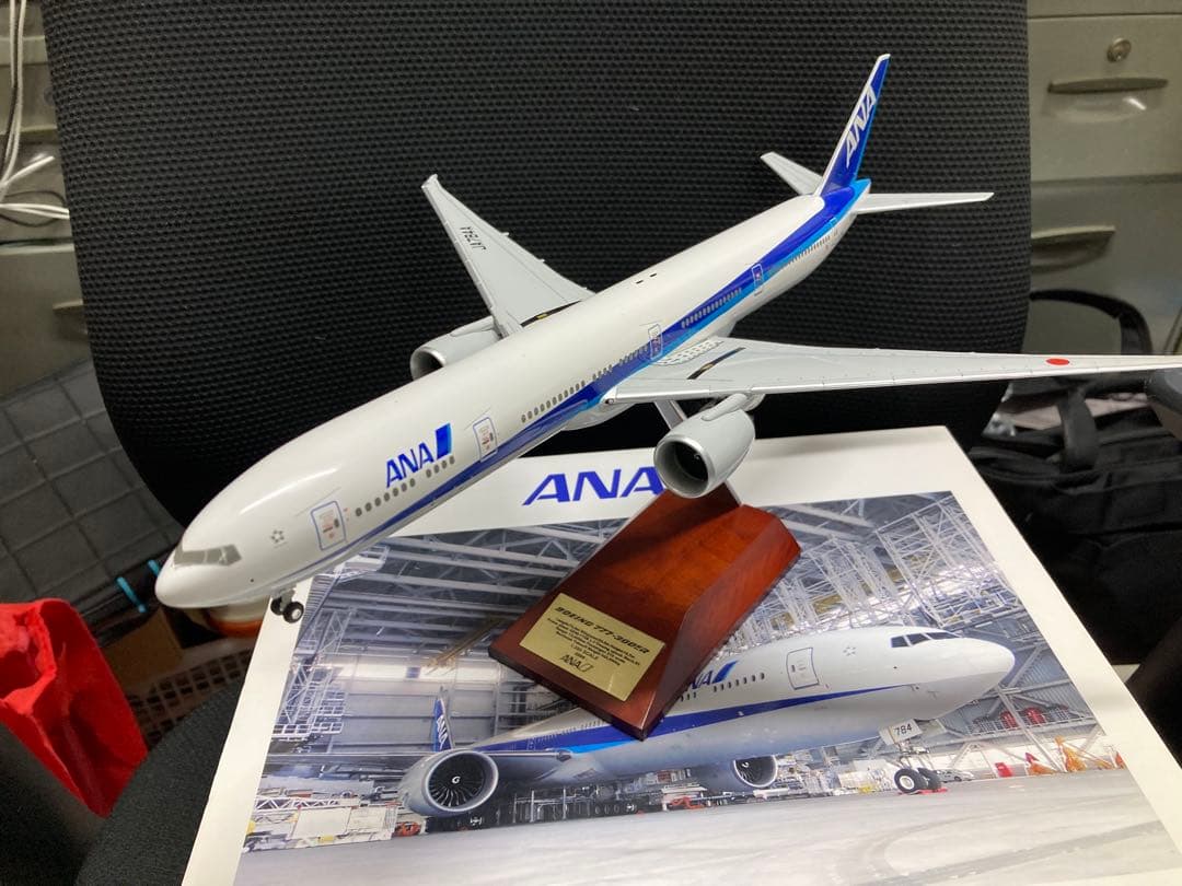 ANA Boeing 777 - 300ER モデル 1/200