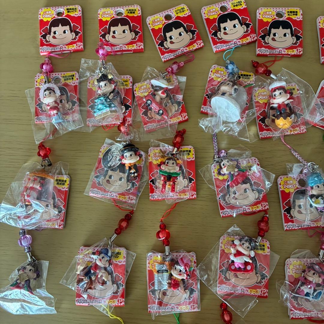 【新品未開封】ペコちゃん　43個セット　ご当地　ストラップ　キーホルダー