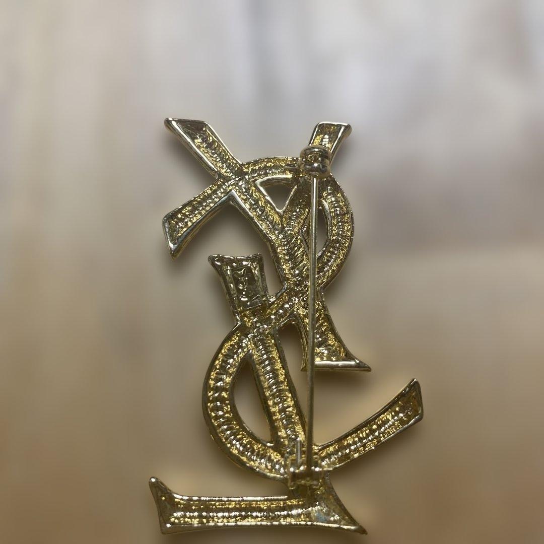 イヴ・サンローラン　 ロゴ　ブローチ　ゴールド