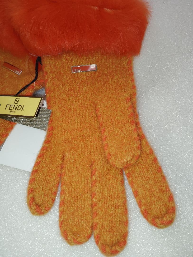 新品未使用タグ付 FENDI フェンディ ファー付手袋 オレンジ