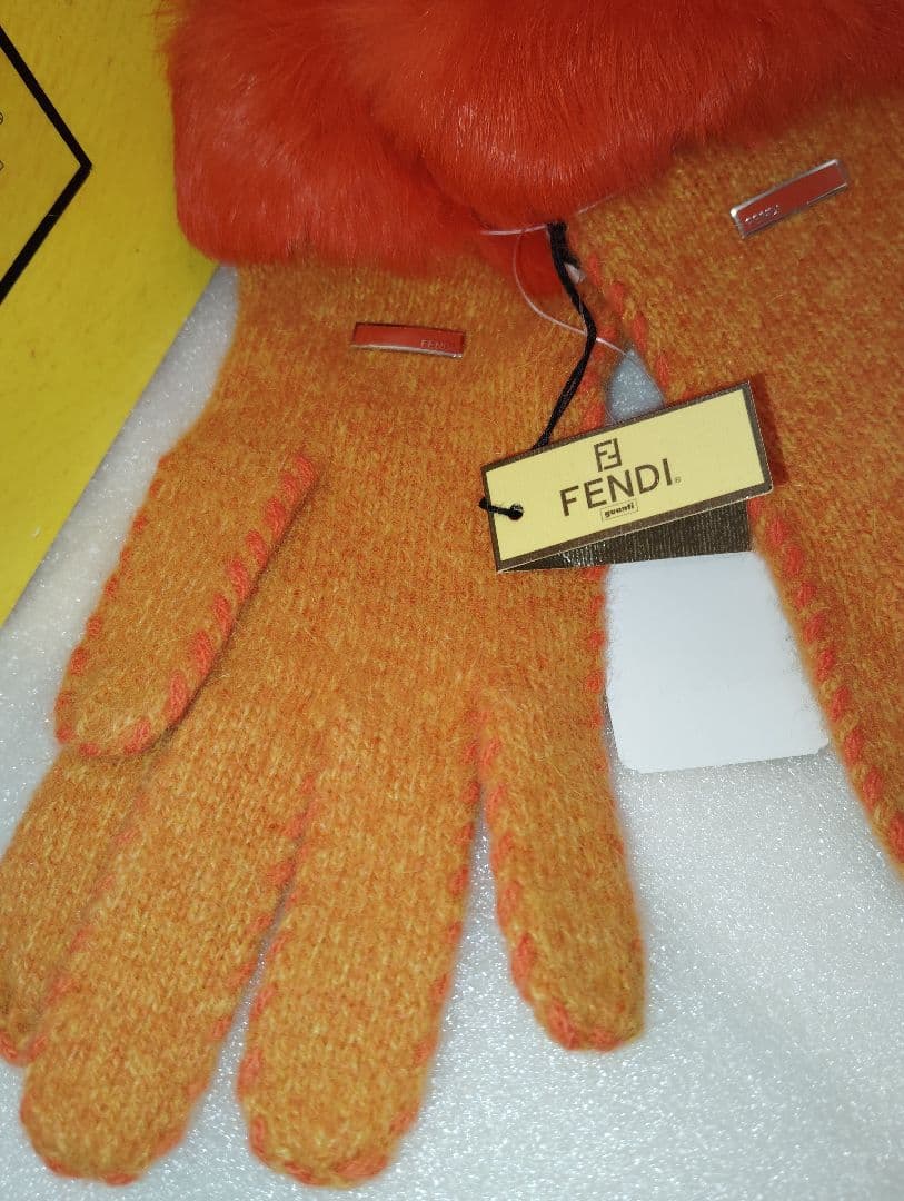 新品未使用タグ付 FENDI フェンディ ファー付手袋 オレンジ