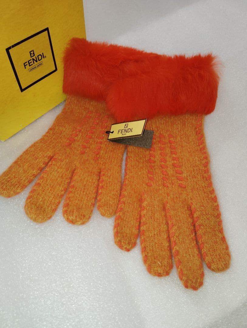 新品未使用タグ付 FENDI フェンディ ファー付手袋 オレンジ