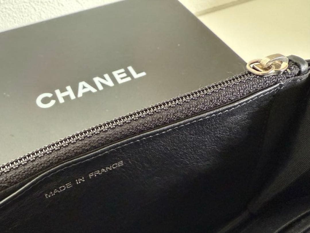 CHANEL シャネル　マトラッセ エナメルパテントレザー チェーン ウォレット