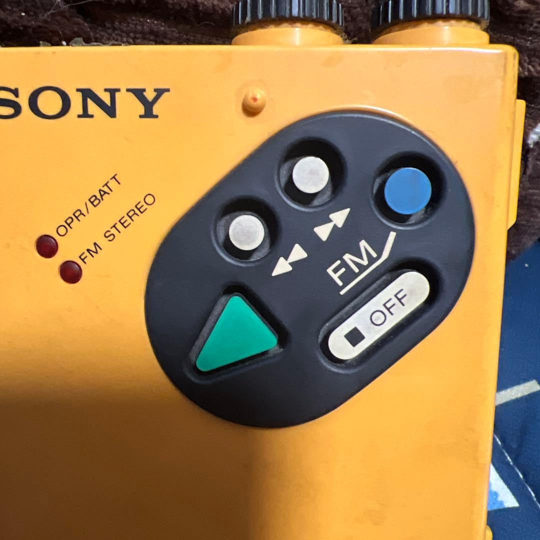 ち*ち様 SONYスポーツウォークマン WM-F5 カセットプレーヤー　ラジオの