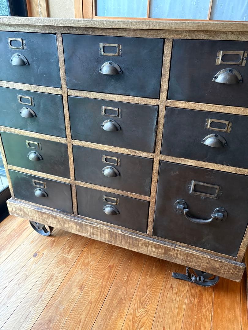 ビンテージ風木製キャビネット 11引き出し