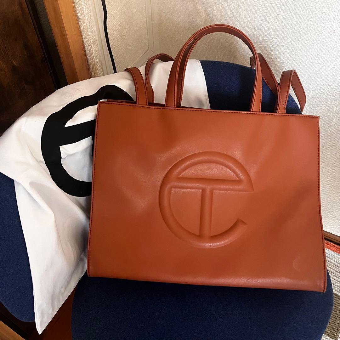 テルファー telfar ミディアム ショッピングバッグ タン