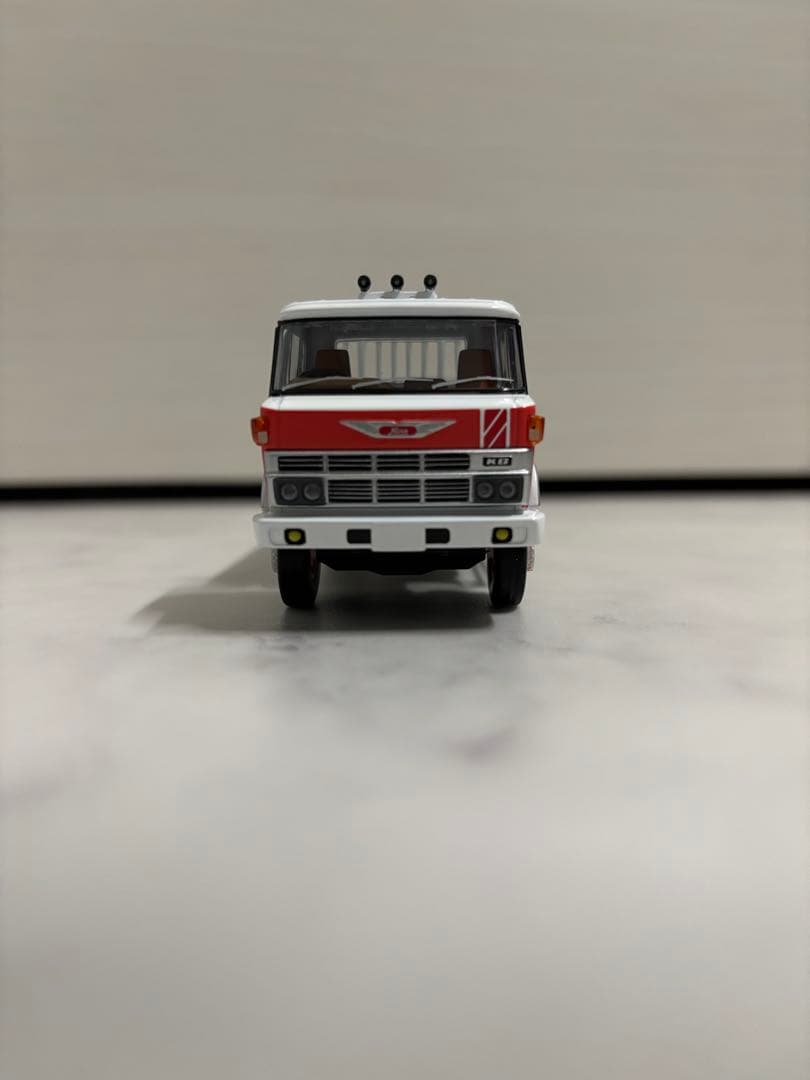 リミテッドヴィンテージ LV-N44d 日野KB324型トラック（白/赤）