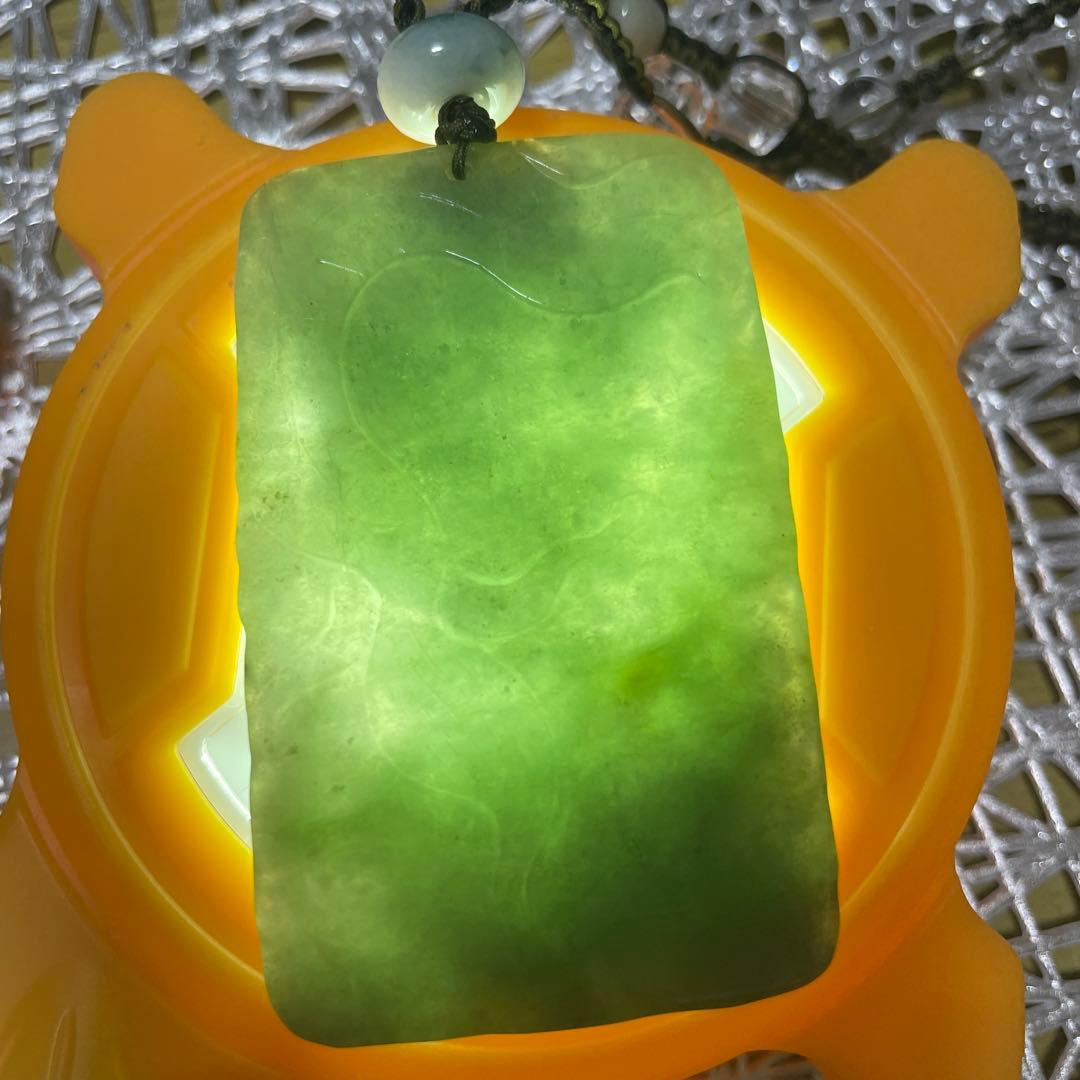 本翡翠　龍彫り(国内鑑定書付き)