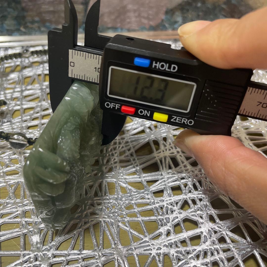 本翡翠　龍彫り(国内鑑定書付き)