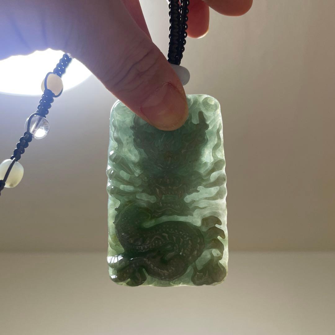 本翡翠　龍彫り(国内鑑定書付き)