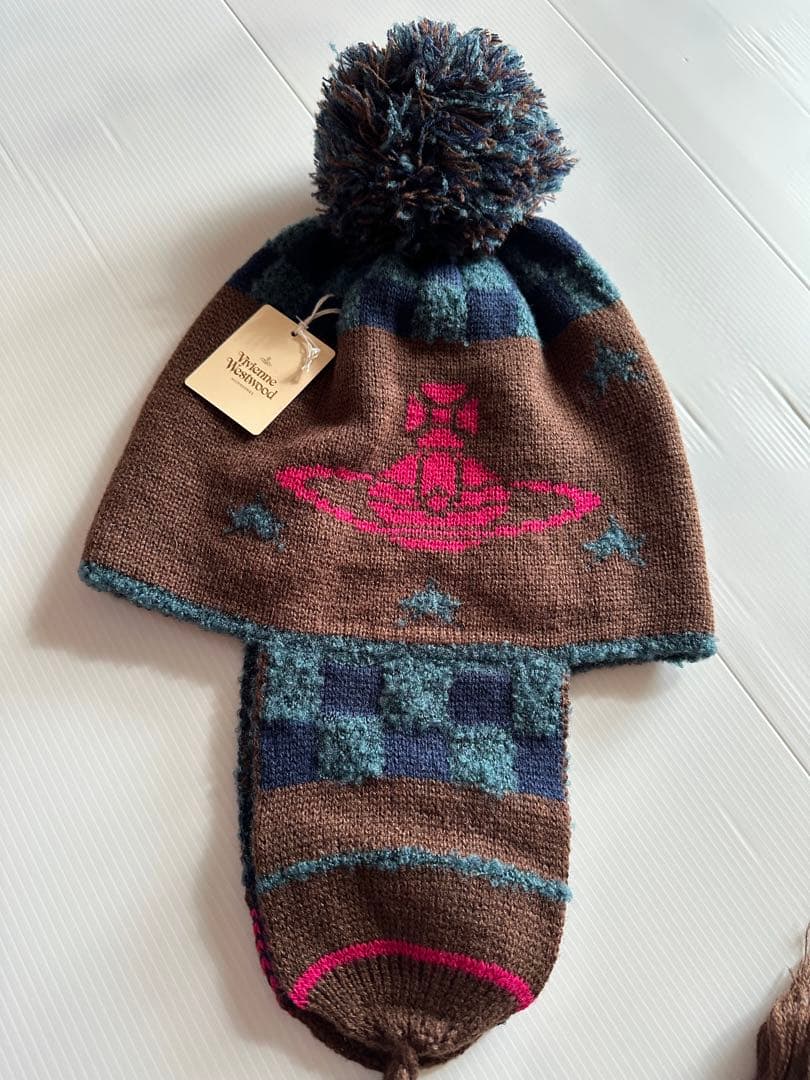 ☆新品未使用☆ Vivienne Westwood ポンポン付きニット帽