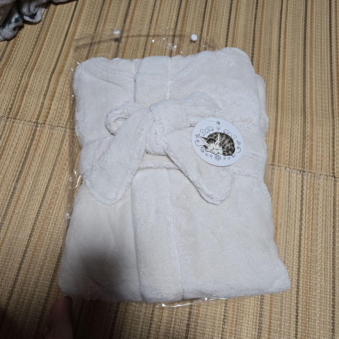 ダヤンのイラスト入り木製湯桶とボールとバスローブセット