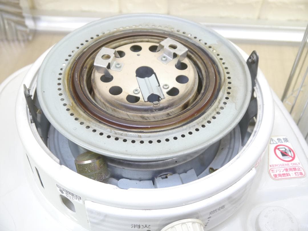 送料無料◆コロナ ２０１４年 石油ストーブ 円筒形 ホワイト 安全ガード付き