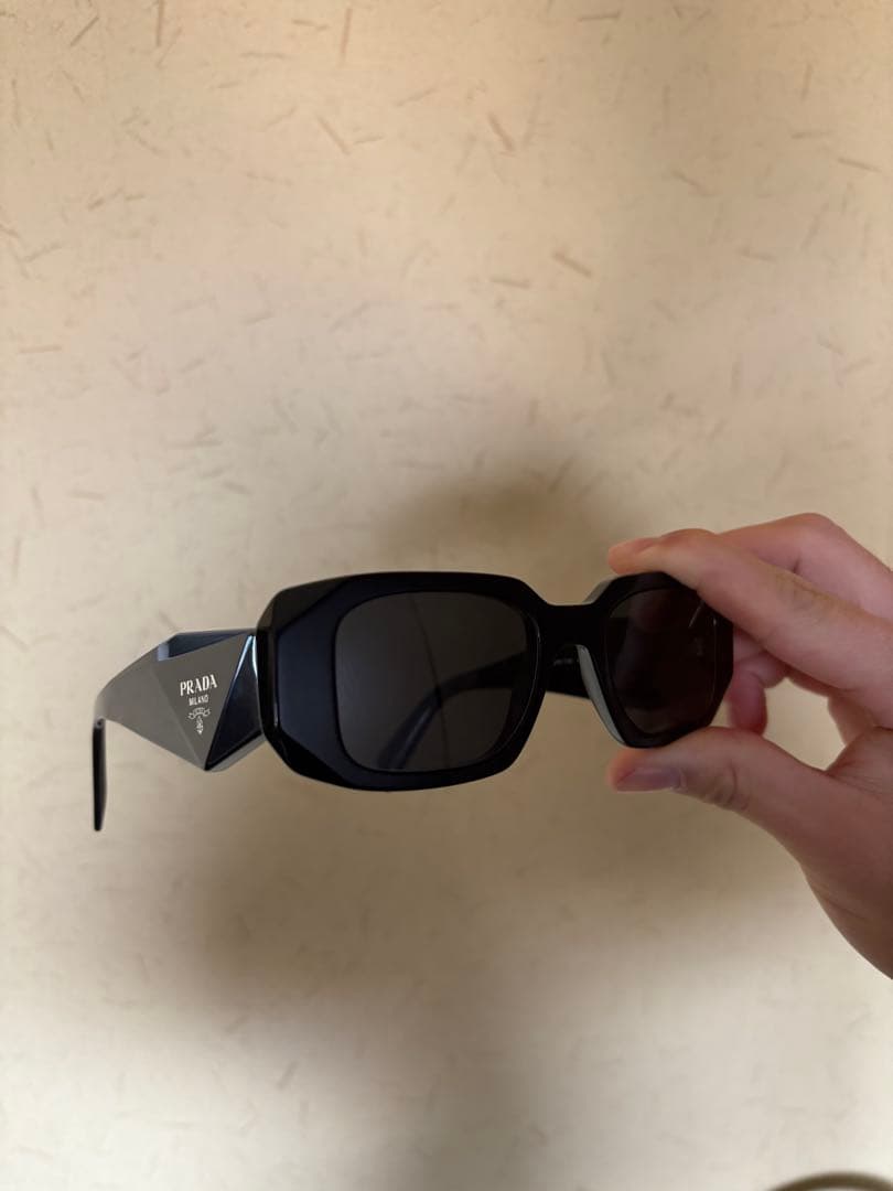 PRADA ブラック スクエアサングラス