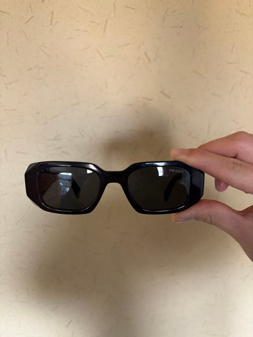 PRADA ブラック スクエアサングラス