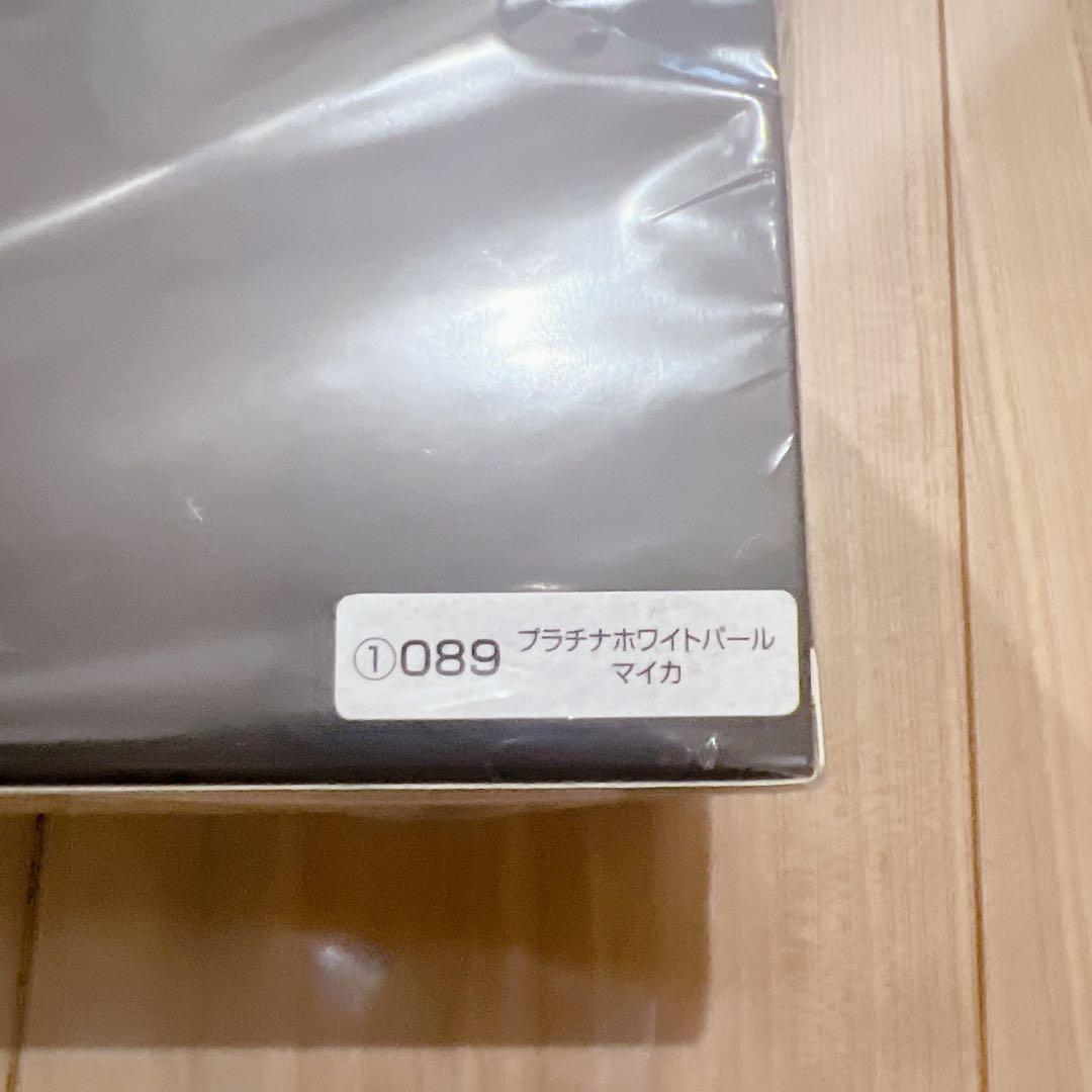 トヨタ　カローラクロス　ミニカー　1/30 パール