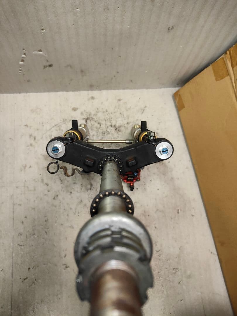 シグナスX 用 30パイ RPMレーシング製フォーク ラジアルキャリパー付き