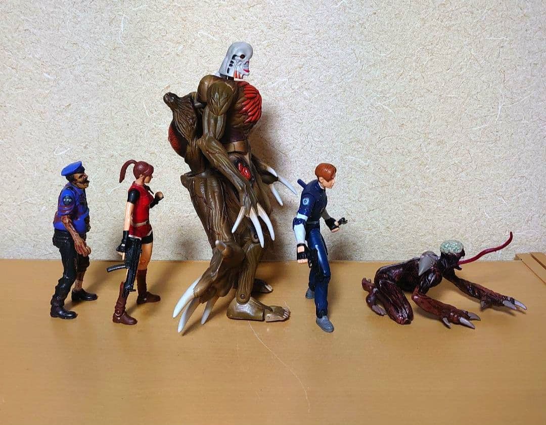 トイビズ バイオハザードウィリアム クレア ゾンビコップ レオン リッカー