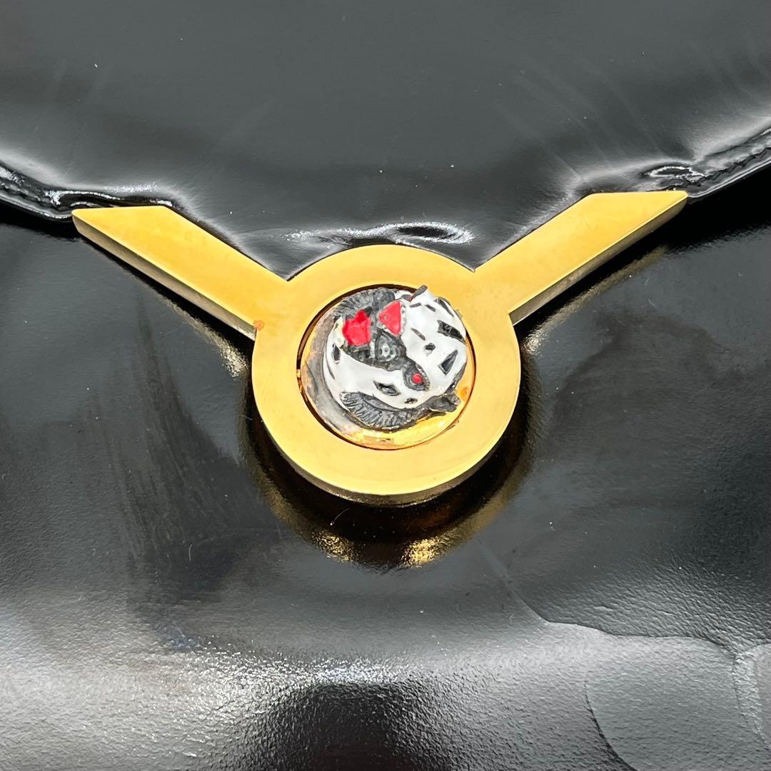 GUCCI ワンショルダーバッグ 肩掛け ゴールド金具 タイガー エナメル 黒