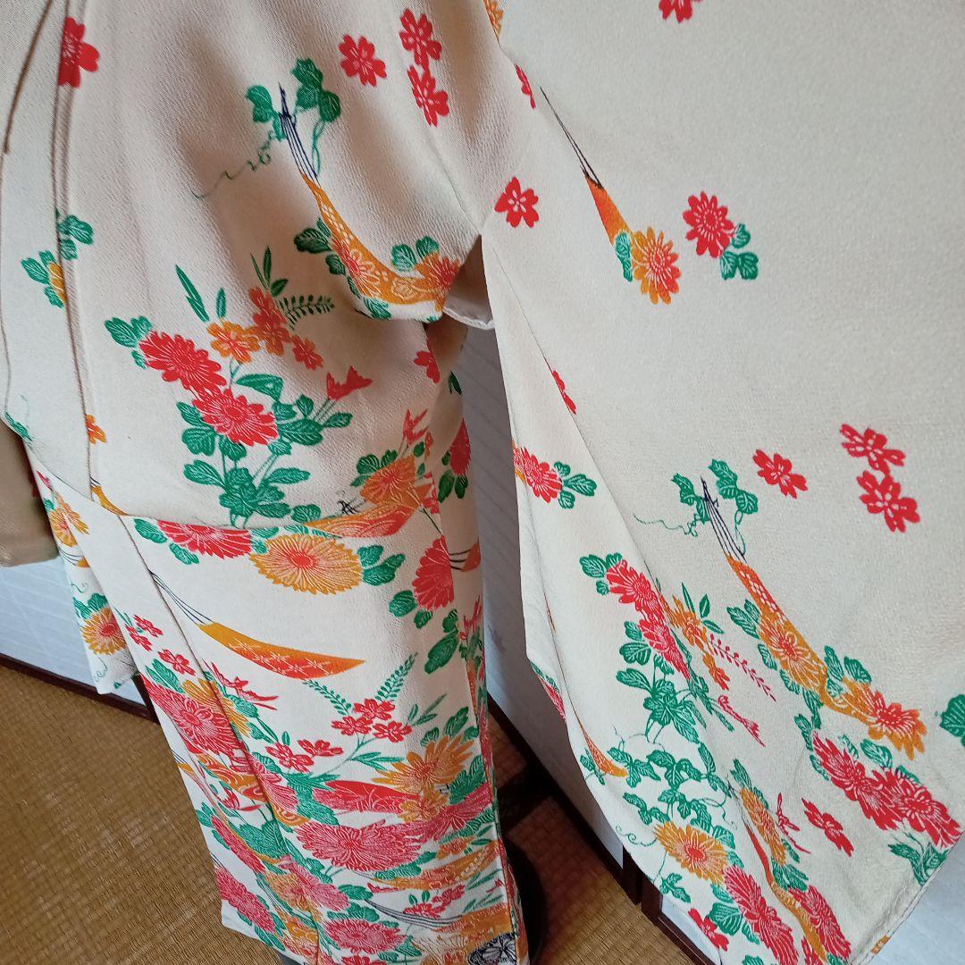 4055未使用美品　紅型　縮緬　中振袖　袷　ベージュで可愛い!