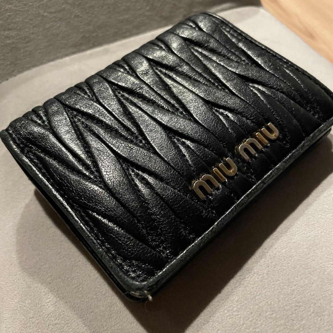 miumiu マテラッセ　財布　二つ折り　ブラック　レザー