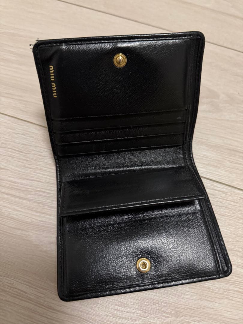 miumiu マテラッセ　財布　二つ折り　ブラック　レザー