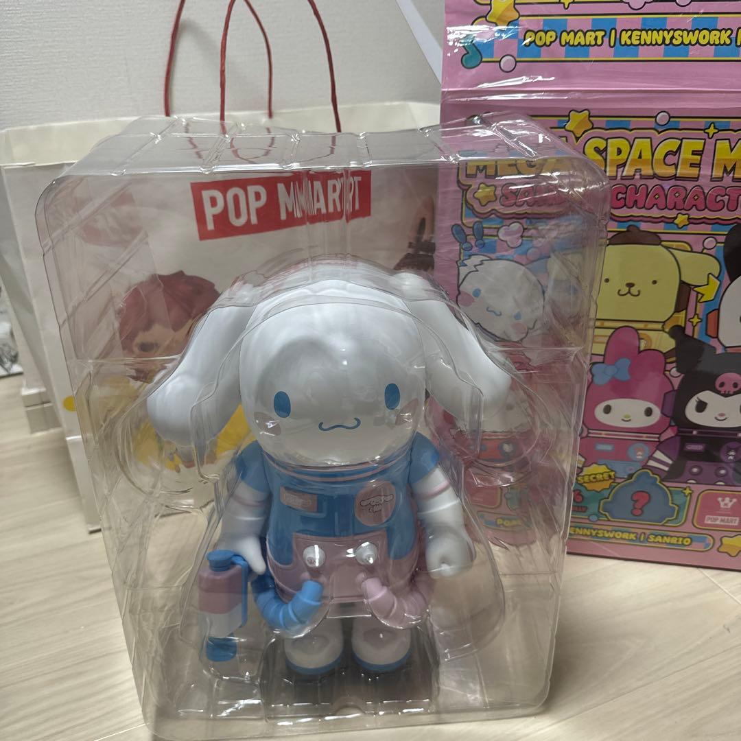 POP MART MEGA SPACE MOLLY サンリオキャラクター