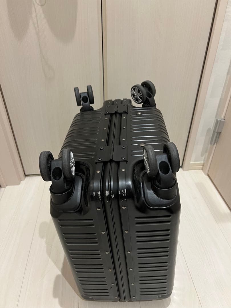 TAKEO KIKUCHI ブラックキャリーケース