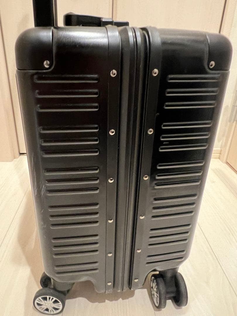 TAKEO KIKUCHI ブラックキャリーケース