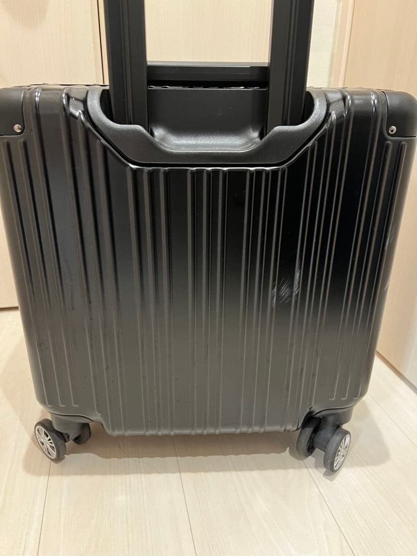 TAKEO KIKUCHI ブラックキャリーケース