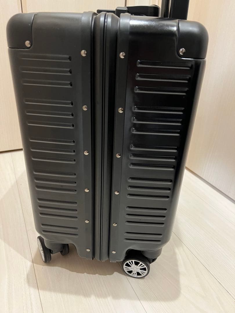 TAKEO KIKUCHI ブラックキャリーケース