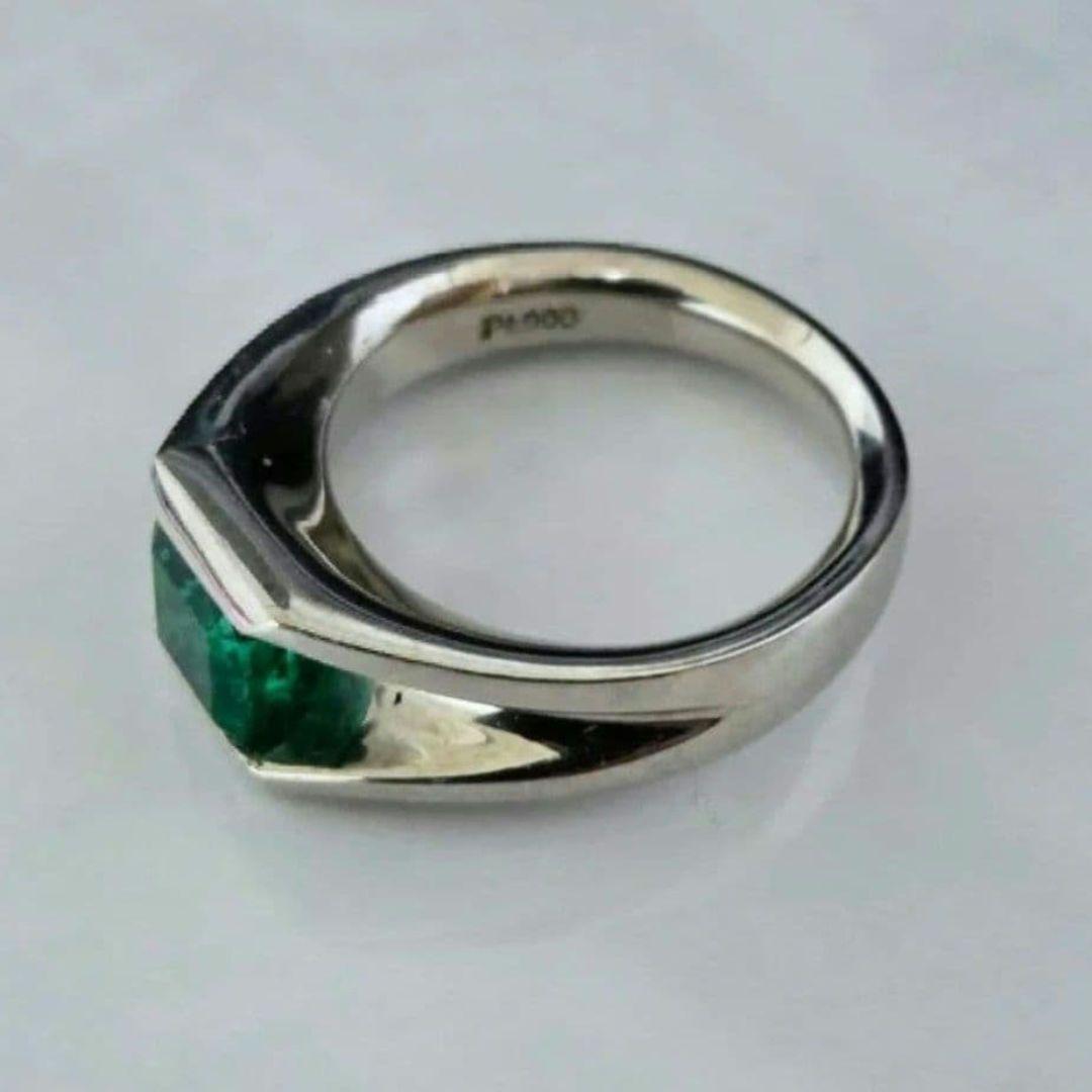 プラチナ900 天然エメラルドリング