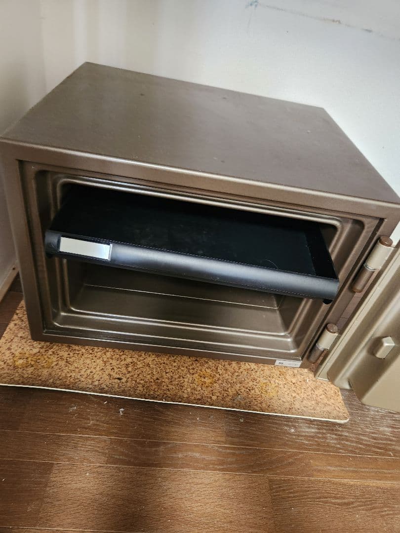 Eiko 金庫 鍵付き、4枚ダイヤル式 収納力抜群