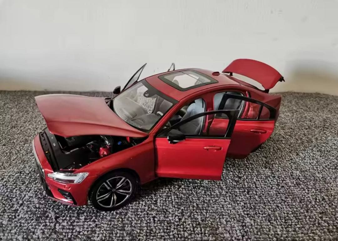 Volvo S60 1/18スケールモデルミニカー