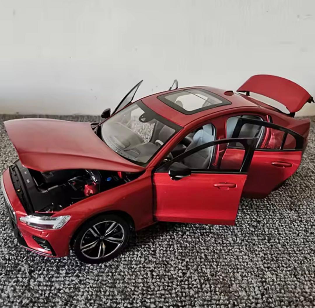 Volvo S60 1/18スケールモデルミニカー