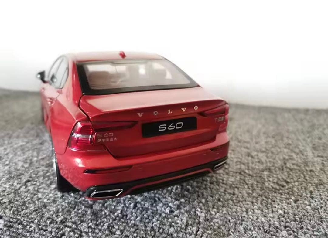 Volvo S60 1/18スケールモデルミニカー