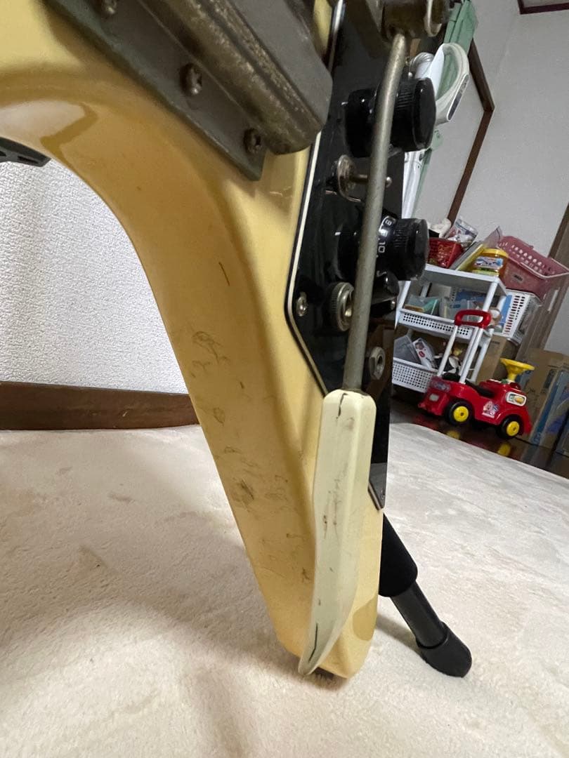 P*e様 Greco V型エレキギター クリーム色