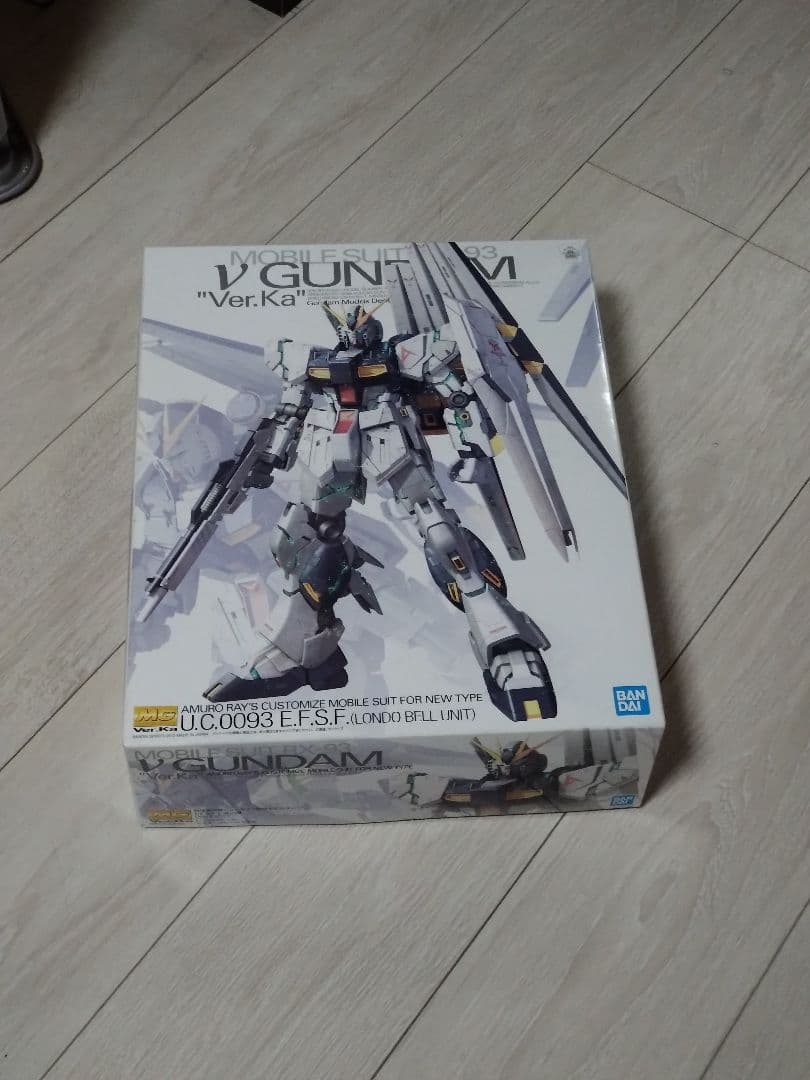 マスターグレード　ニューガンダム　1/100　Ver.Ka 未組み立て